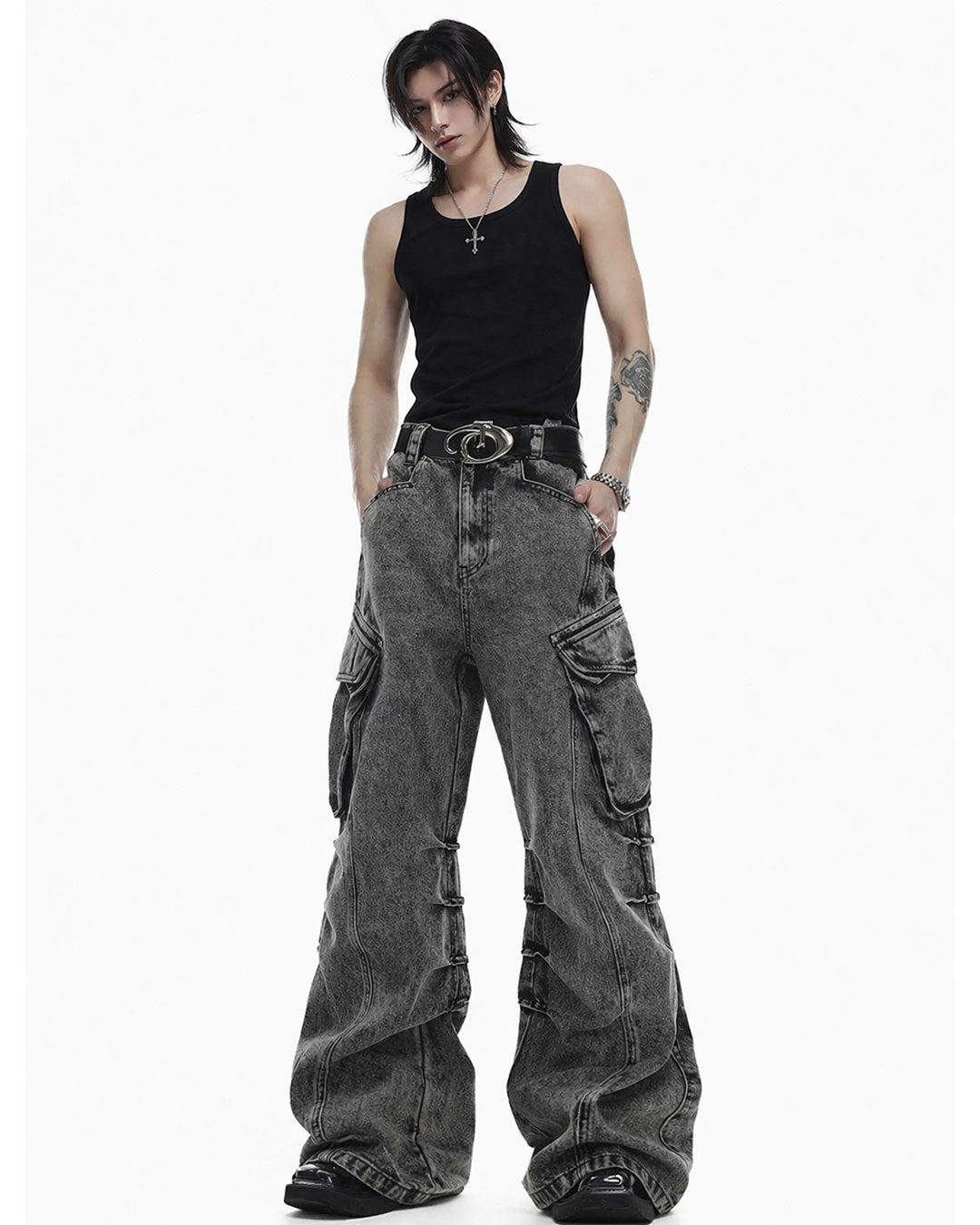 Baggy cargo jeans for men in washed grey denim with wide-leg fit, oversized side cargo pockets, and streetwear styling shown in front and back view.