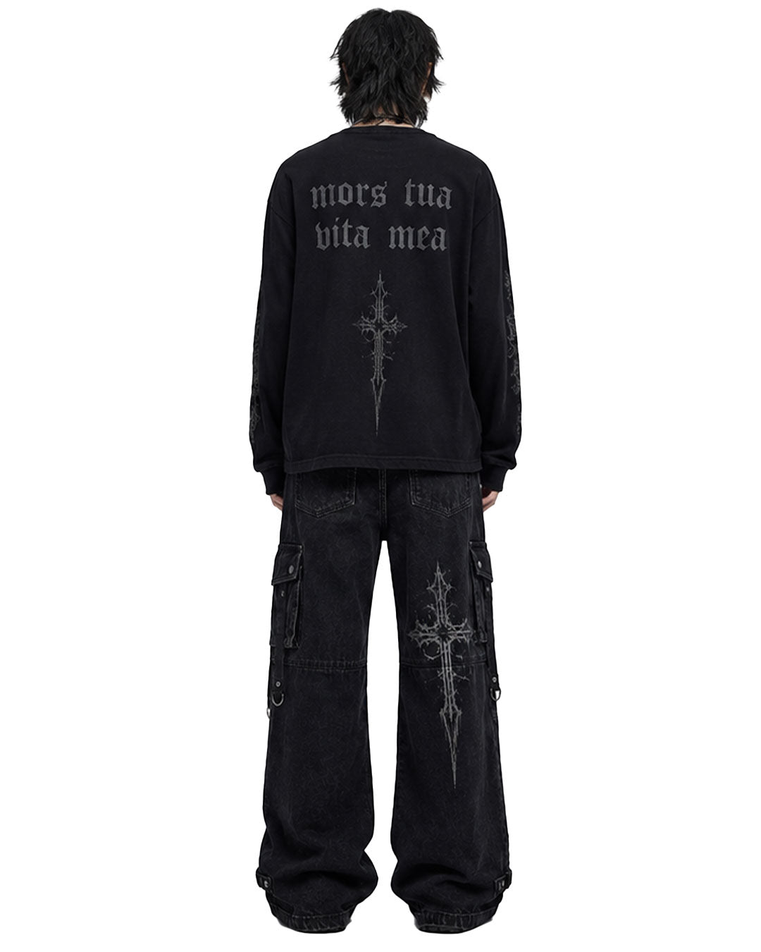 Back view of baggy jeans men with gothic cross graphic print