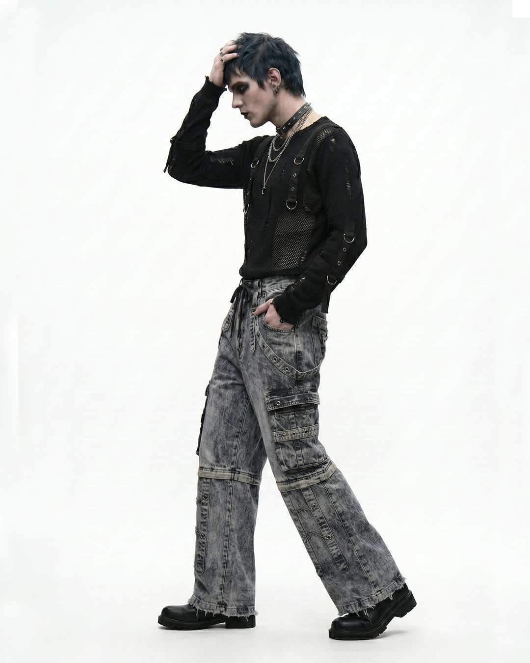 Multi-pocket utility cargo denim pants for men, flap pocket detail