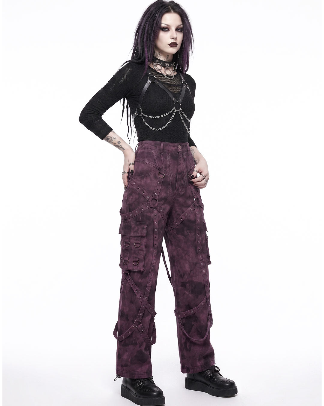  Woman wearing purple cargo pants side view, emo cargo pants, cargo pants women's pants styling