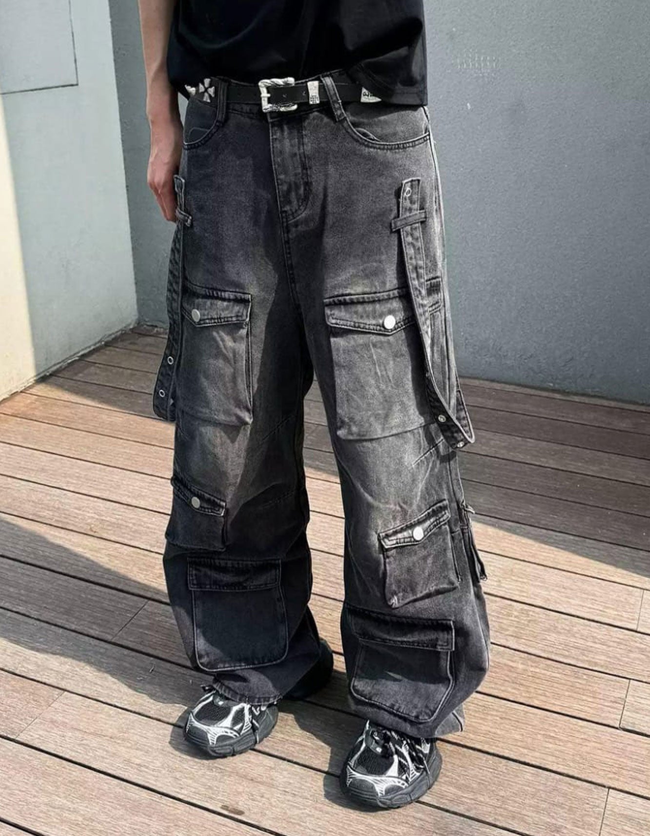 Multi-Pocket Strapped Man's Cargo Jeans